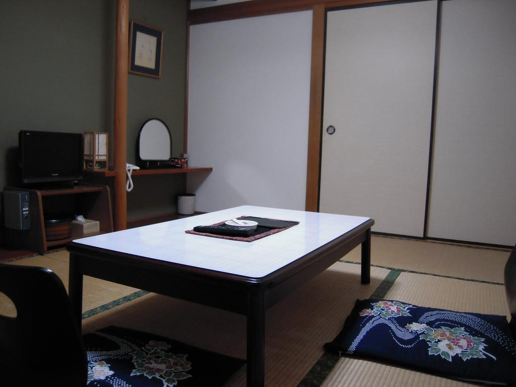 Ryokan Marue Honkan Hotell Hitoyoshi Exteriör bild